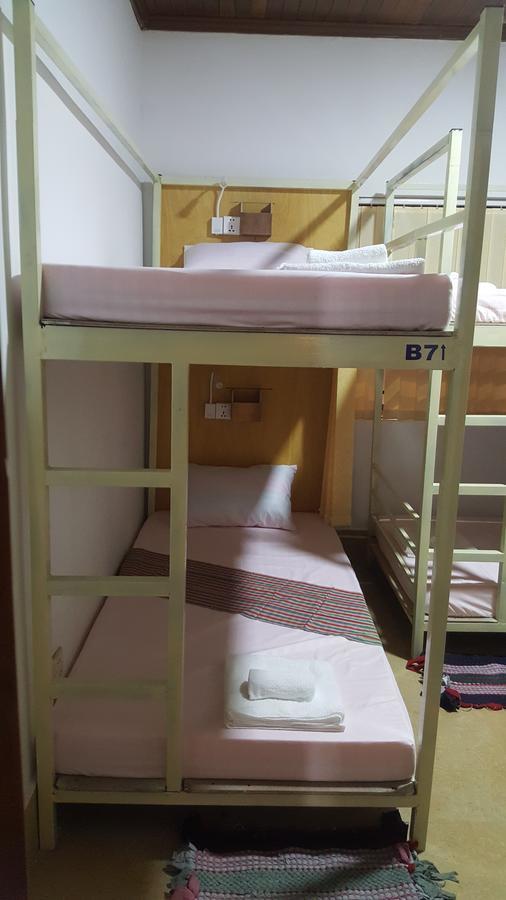Alis' House Hostel Siem Reap Buitenkant foto
